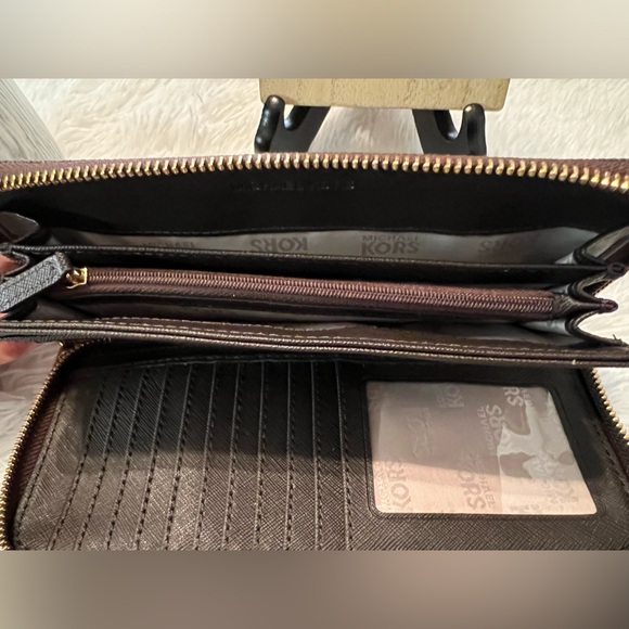 Michael Kors Signature Continental Wallet/Wristlet - LIKE NEW! - Picture 8 of 13